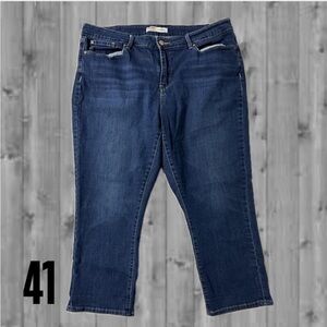 Signature by Levi Strauss Capri Jeans Size 16W, Semi-Distressed, Stretchy  (41)